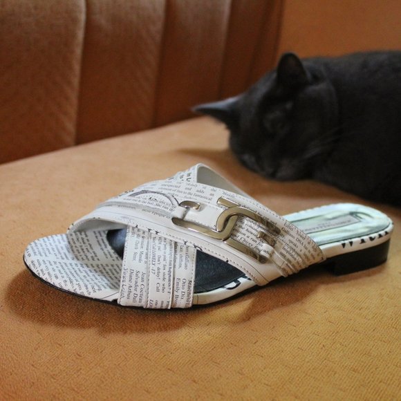 John Galliano newspaper print leather graphic black/white slides made in Italy - Picture 3 of 16